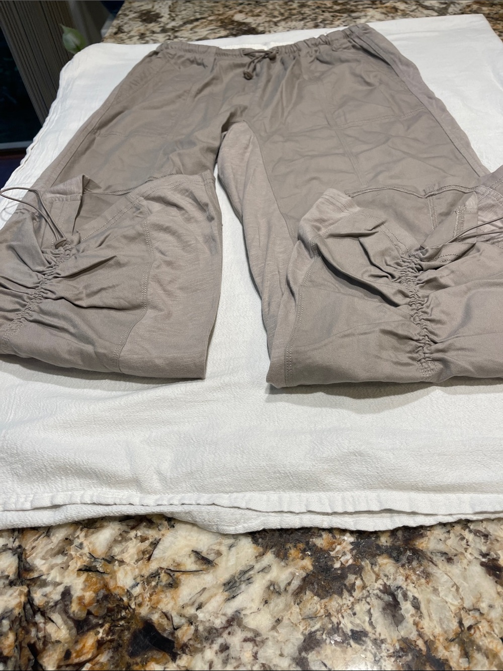 Women’s Drawstring Jogger Pants in Taupe
